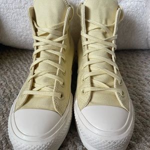 Converse - Chuck Taylor high top platform’s in color Lemon Drop/Egret